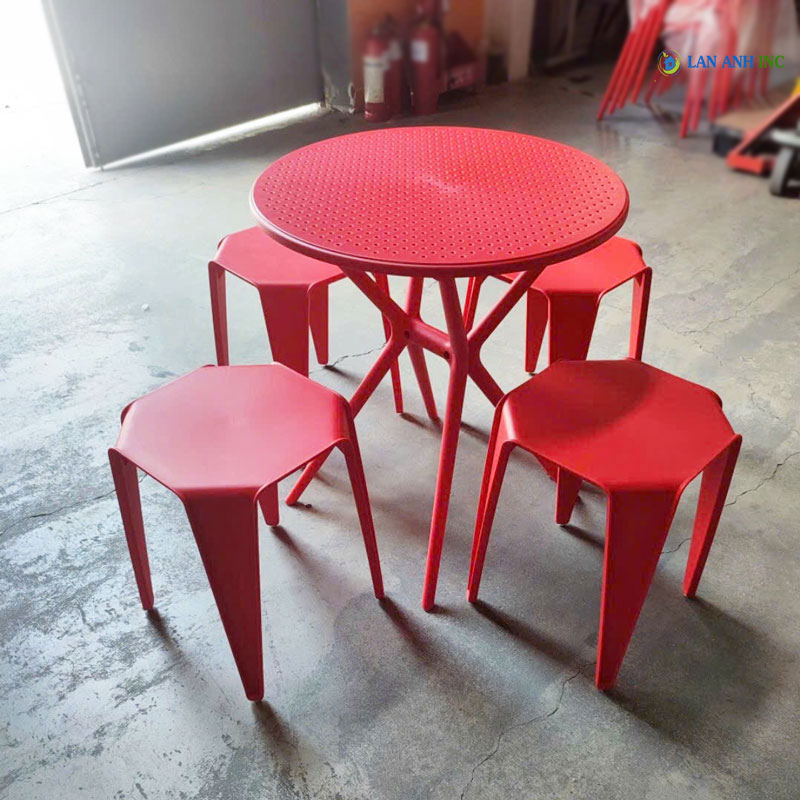 Bộ bàn ghế cafe tròn 4 ghế đôn nhựa đúc nguyên khối đẹp hiện đại BBCF55 bộ màu đỏ. Bộ bàn ghế cafe tròn 4 ghế đôn nhựa đúc nguyên khối đẹp hiện đại BBCF55 bộ màu đỏ.