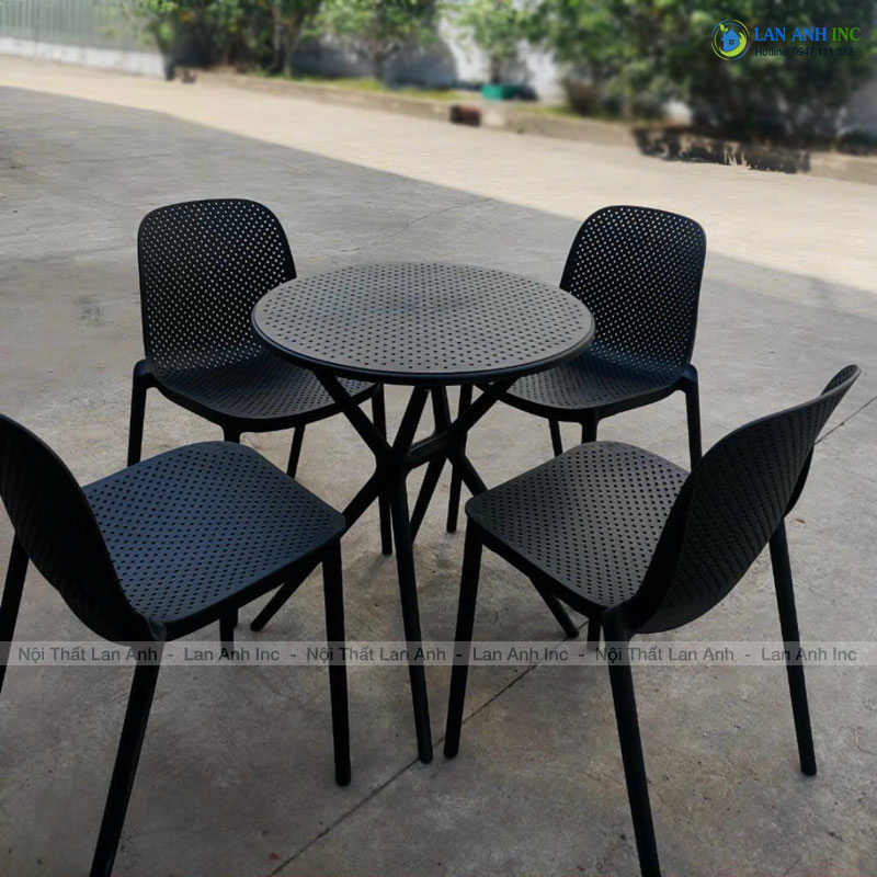 Bộ bàn ghế cafe tròn 4 ghế nhựa đúc nguyên khối đẹp hiện đại BBCF49 bộ màu đen. Bộ bàn ghế cafe tròn 4 ghế nhựa đúc nguyên khối đẹp hiện đại BBCF49 bộ màu đen.