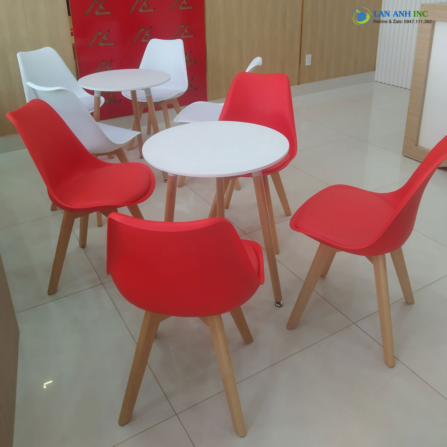 Bộ bàn tròn 4 ghế nhựa cafe bàn ăn tựa lưng cao chân gỗ eames LA3003 Bộ bàn tròn 4 ghế nhựa cafe bàn ăn tựa lưng cao chân gỗ eames LA3003