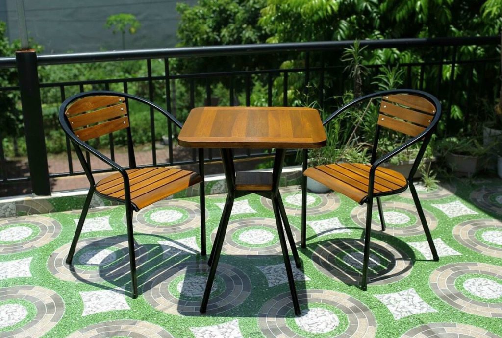 Bộ bàn cafe vuông 2 ghế gỗ chân sắt đẹp BBCF30