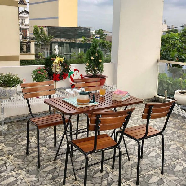 Bộ bàn 4 ghế cafe nan gỗ chân sắt cao xếp chồng đẹp hiện đại kite 01 Bộ bàn 4 ghế cafe nan gỗ chân sắt cao xếp chồng đẹp hiện đại kite 01