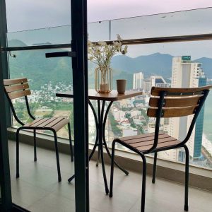 Alternative view of Bộ bàn cafe ngoài trời 2 ghế gỗ chân sắt cao BBCF12