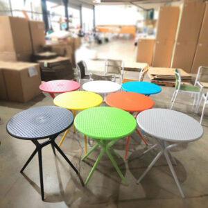 ban cafe nhua duc tron hien dai 1 1